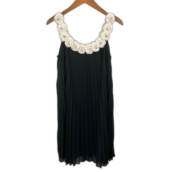 SHANI Black Pleated Sophisticated Dress Flower Neckline Size 4 - Picture 1 of 11